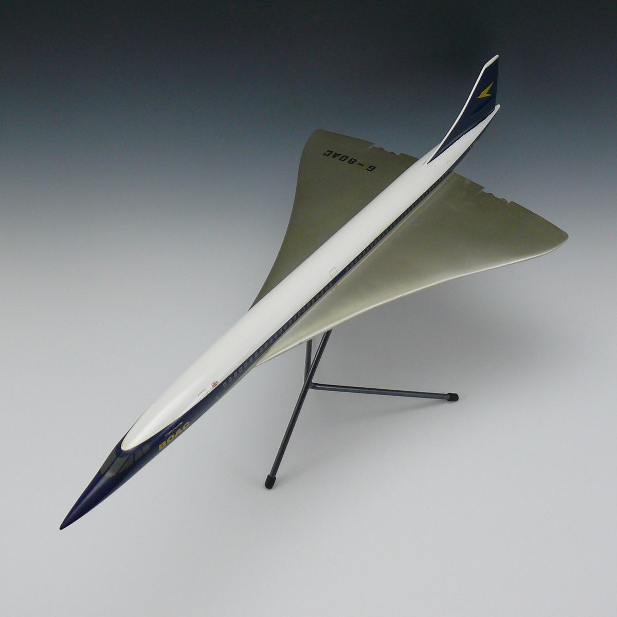 Model Concorde in BOAC Livery – Bentleys London