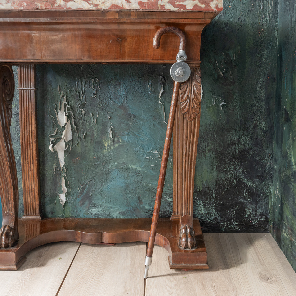 Crocodile Skin Covered Aluminium Stick Seat