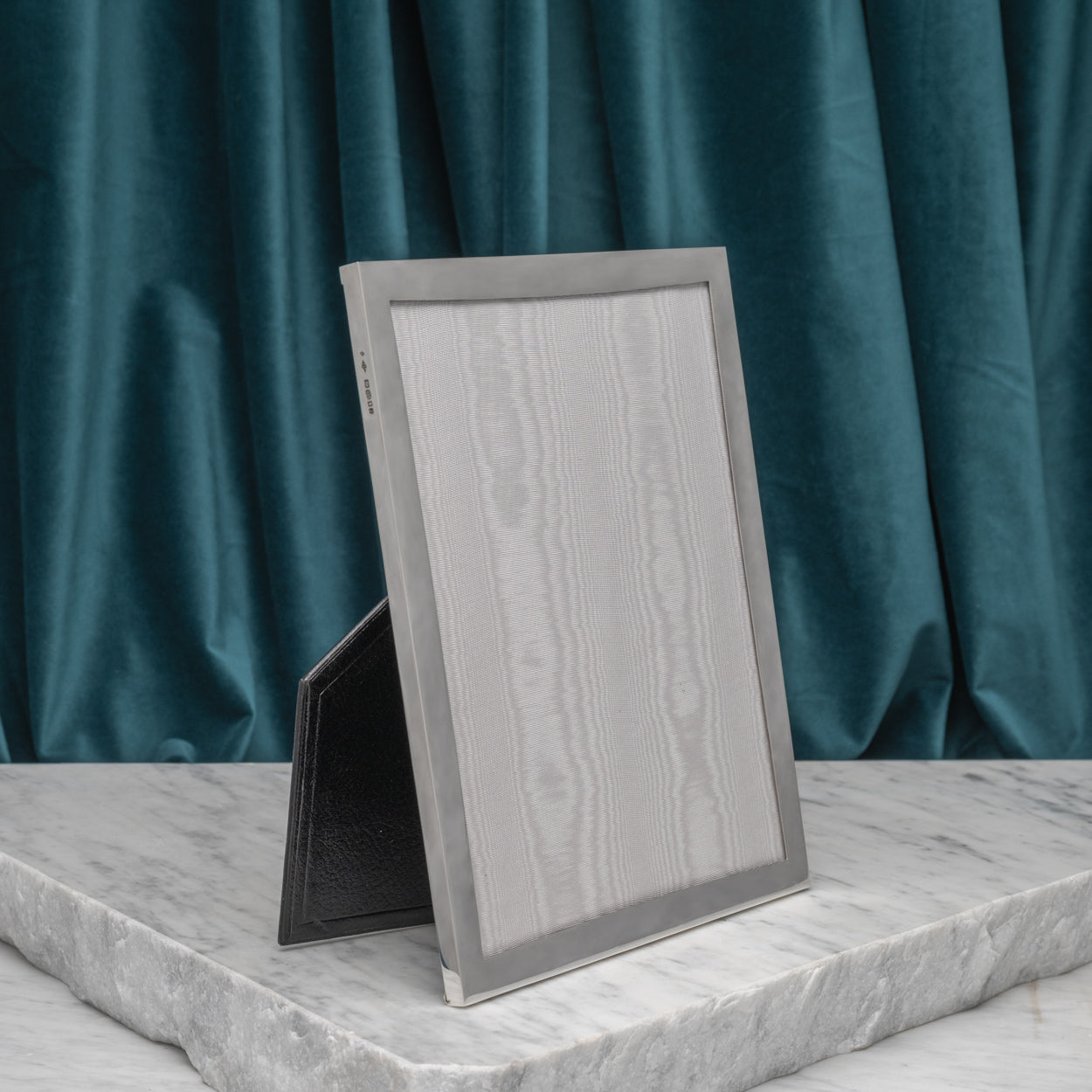 SILVERSTEIN　A-FRAME Brushed Silver Mid-Size Polished Silver Frame – Bentleys London