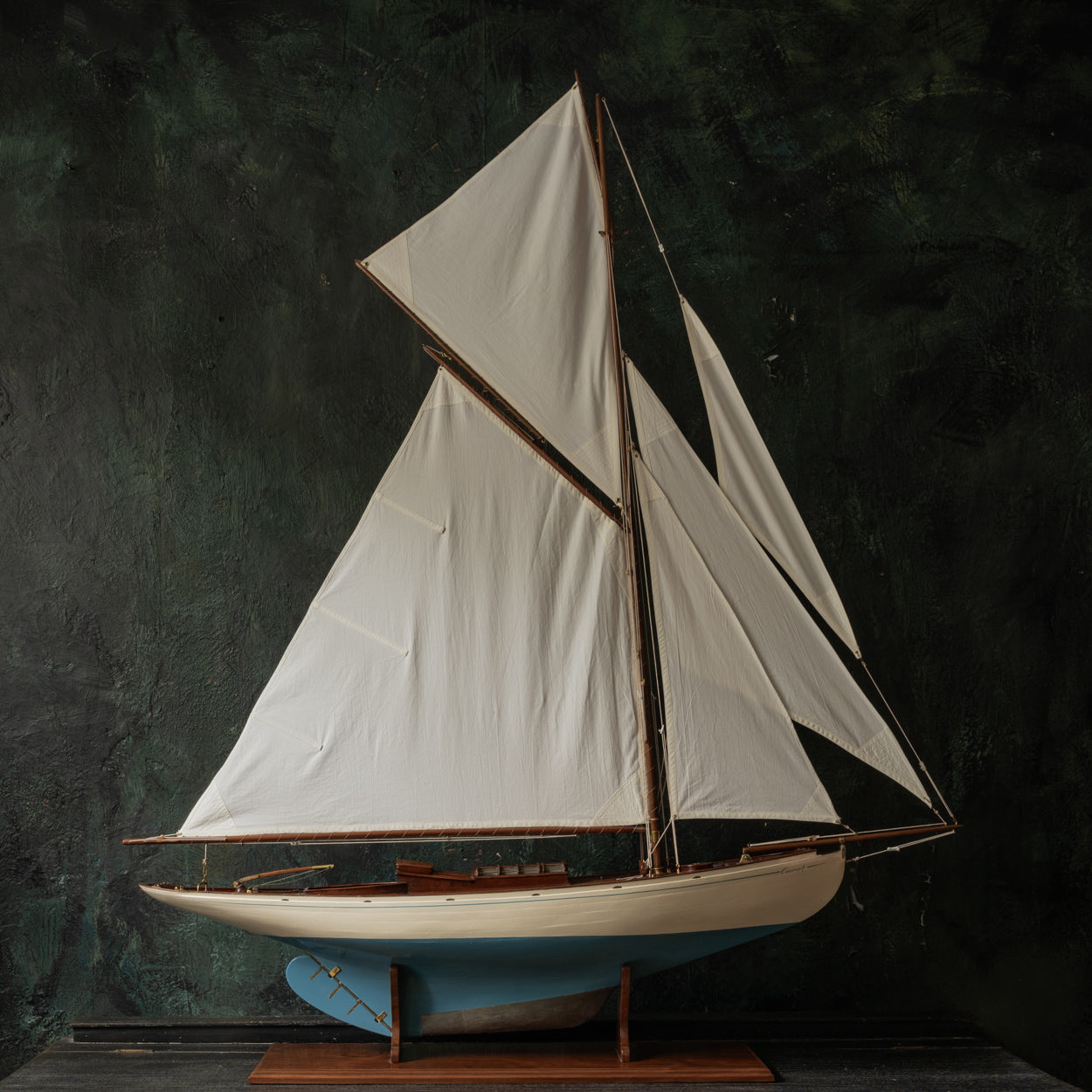 Pond Yacht 'Comet'