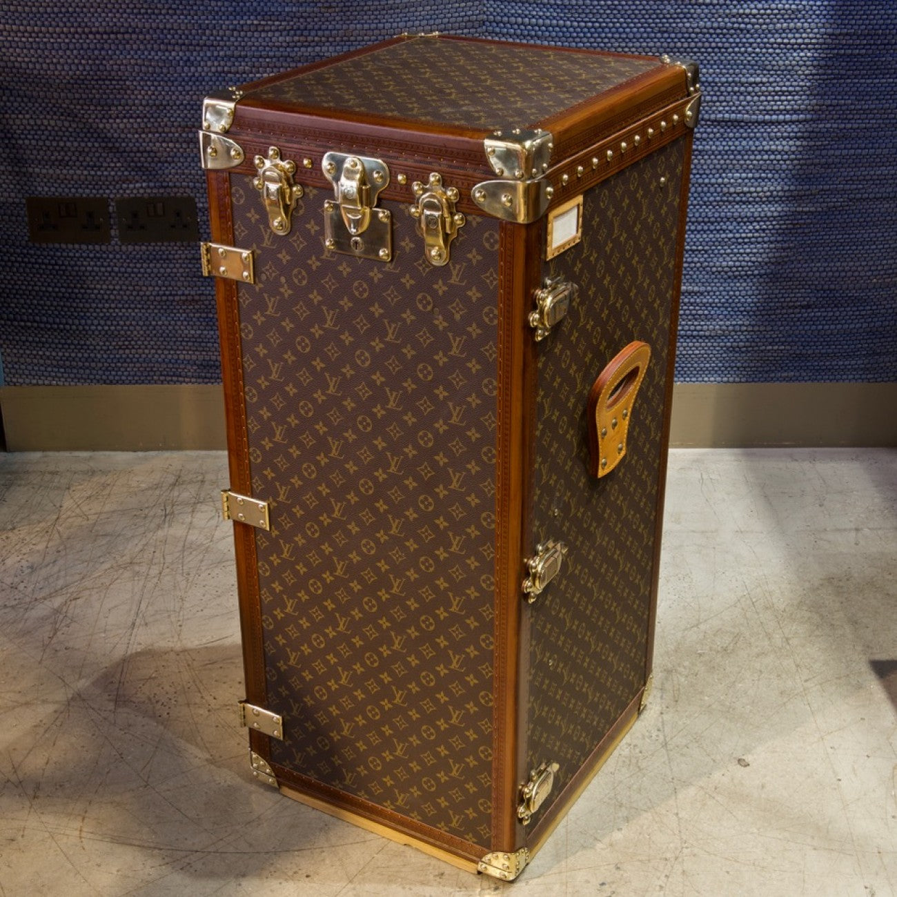 stokker lv Louis Vuitton Stokowski Secretaire Trunk – Bentleys London